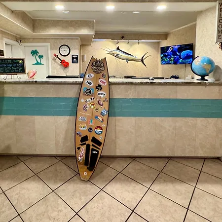 Hole Inn The Wall Hotel - Fort Walton Beach - Sunset Plaza - Nearby Beaches & Hurlburt